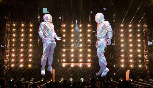 诚实的卡瓦拉里：头条巡回演唱会,头条巡回演唱会——激情演绎，真实呈现